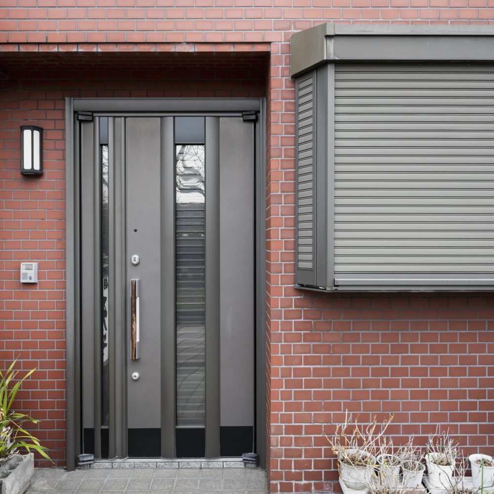 metallic-house-entrance-japan-building